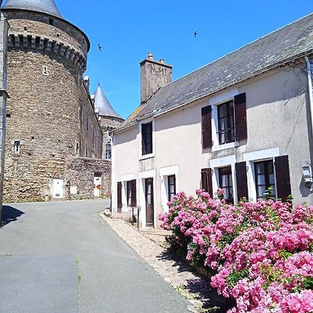 Charming Detached 2 Bedroom Ancient House In Medieval Quarter Of A Small Town In The Pays De La Loire, France Sillé-le-Guillaume 외부 사진
