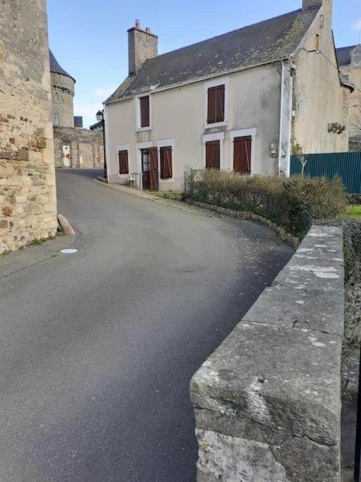 Charming Detached 2 Bedroom Ancient House In Medieval Quarter Of A Small Town In The Pays De La Loire, France Sillé-le-Guillaume 외부 사진