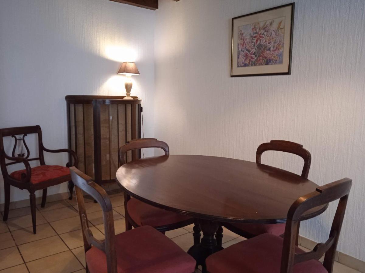 Charming Detached 2 Bedroom Ancient House In Medieval Quarter Of A Small Town In The Pays De La Loire, France Sillé-le-Guillaume 외부 사진