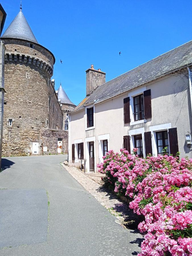 Charming Detached 2 Bedroom Ancient House In Medieval Quarter Of A Small Town In The Pays De La Loire, France Sillé-le-Guillaume 외부 사진