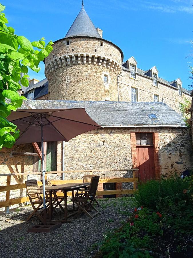 Charming Detached 2 Bedroom Ancient House In Medieval Quarter Of A Small Town In The Pays De La Loire, France Sillé-le-Guillaume 외부 사진